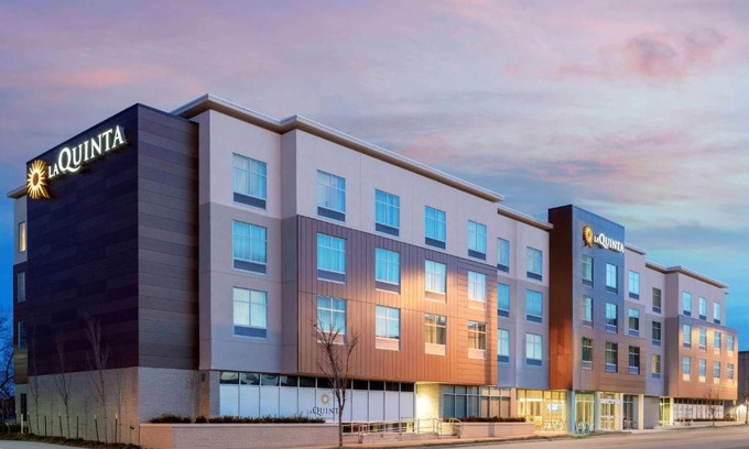 Kansas City Hotel | La Quinta Inn & Suites by Wyndham Kansas City Beacon Hill