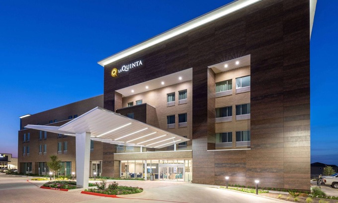 Round Rock Hotel | La Quinta Inn & Suites by Wyndham Round Rock near Kalahari