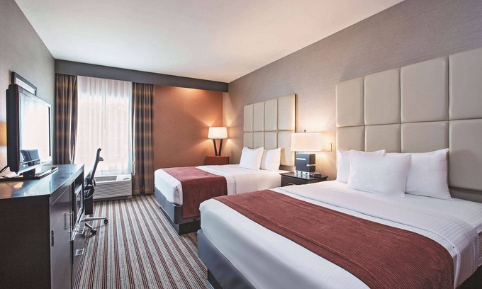 Harrisburg Hotel | La Quinta Inn & Suites by Wyndham Harrisburg-Hershey