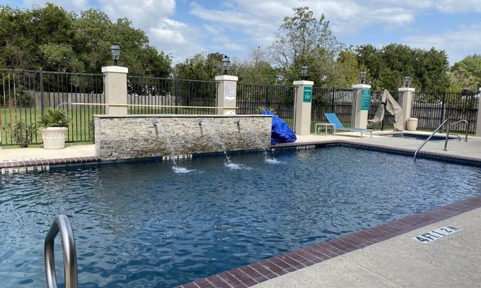 Rosenberg Hotel | La Quinta Inn & Suites by Wyndham Houston Rosenberg