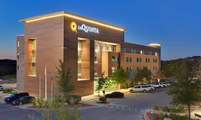 Lakeway Hotel | La Quinta Inn & Suites by Wyndham Lakeway