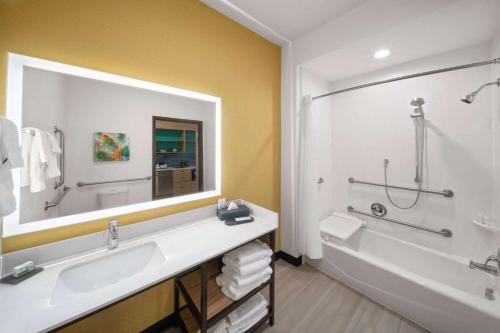 El Dorado West Hotel | La Quinta Inn & Suites by Wyndham El Paso East Loop-375