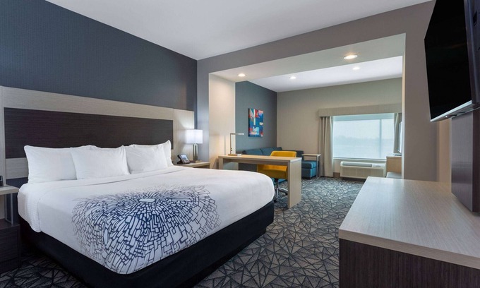 Joliet Hotel | La Quinta Inn & Suites by Wyndham Shorewood