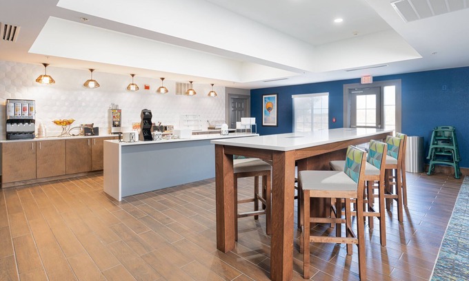 Shawnee Hotel | La Quinta Inn & Suites by Wyndham Shawnee