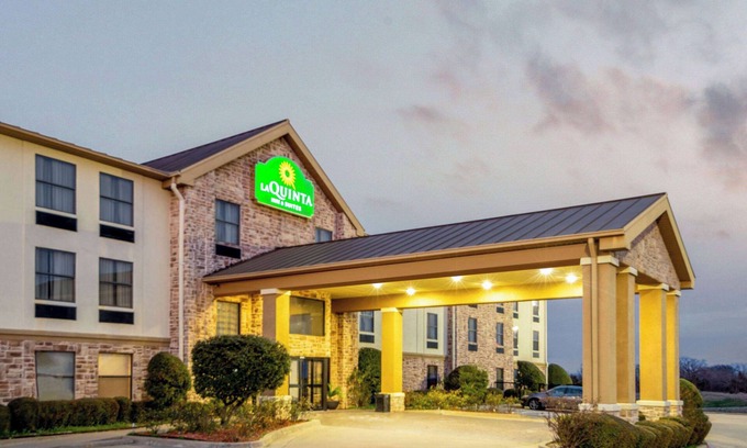 Denison Hotel | La Quinta Inn & Suites by Wyndham Denison - N. Lake Texoma