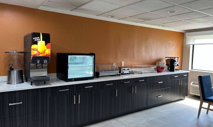 Orlando Hotel | La Quinta Inn & Suites by Wyndham Orlando South