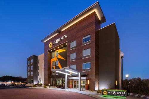 Locust Grove Hotel | La Quinta Inn & Suites by Wyndham Locust Grove