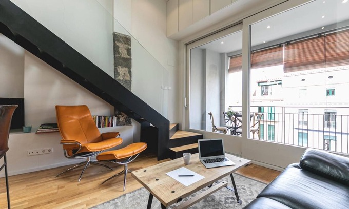 Old Town Apartment | La Rambla Penthouse - Holiday Apartment in Girona | Bravissimo