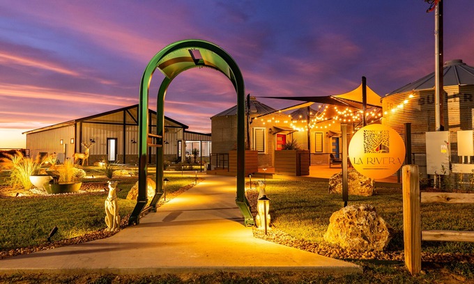 Pearsall Hotel | La Rivera Resort