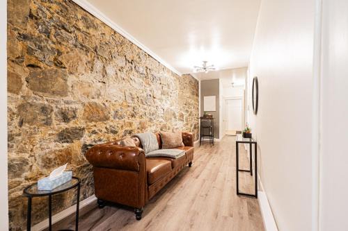 Golden Square Mile Apartment | La Roche Bohèmes
