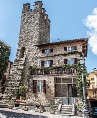Valfabbrica House | La Rosa di Francesco Inn