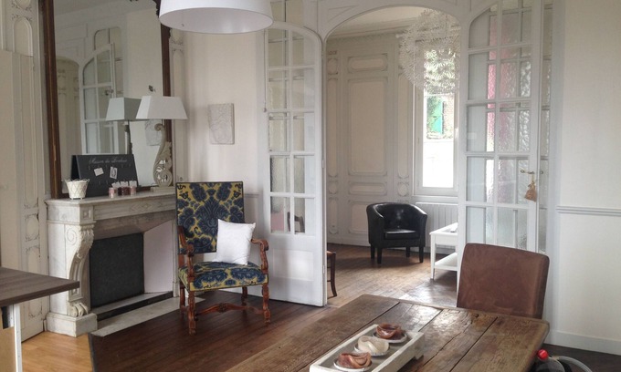 Honfleur Apartment | La Roseraie: large 2-room apartment with 200 sq.m garden in the heart of Honfleur