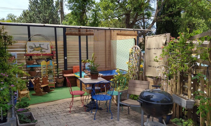 Sussargues House | LA RUCHE, QUIET HOUSE, SHARED POOL, AQUABIKE, PERCHED PLAY HOUSE, SEA