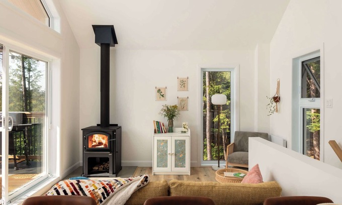 Sainte-Beatrix Apartment | La Selva - Intimate getaway & river access