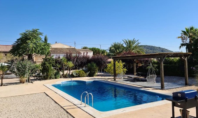 Chinorlet House | LA SIERRA CASA - Beautiful villa with huge garden swimming pool and games room