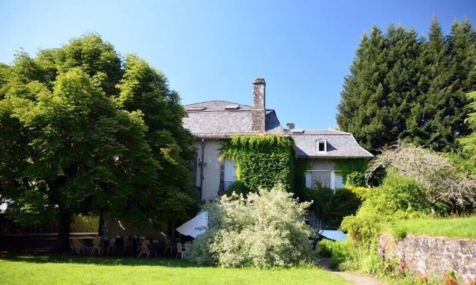 Saint-Martin-Valmeroux Hotel | La Source du Mont