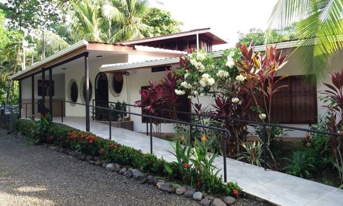 Playa Matapalo House | La Stibbe - Comfortable bungalow between beach and jungle