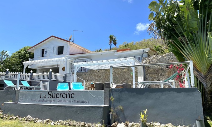 Sainte-Anne Villa | La Sucrerie, villa with swimming pool 400 m from town and beaches