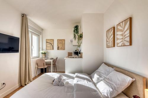 Parilly Apartment | La Suite Crème - Métro D - Gare de Vénissieux