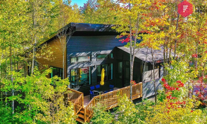 Pont-Rouge House | ⭐ La Sunny-Haus de Portneuf 🌞 Pool, Hot tub, Billiards and Trails ⭐