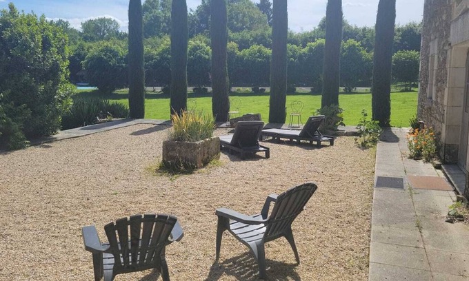 La Caillere-Saint-Hilaire Cottage | La Taupinière - Elegant Cottage in a Beautiful Garden - Swimming Pool - Tennis