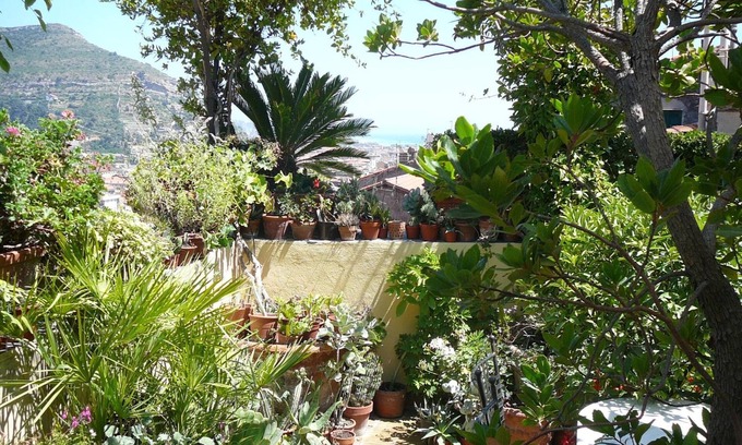 Old Town Bed & Breakfast | La Terrazza dei Pelargoni B&B