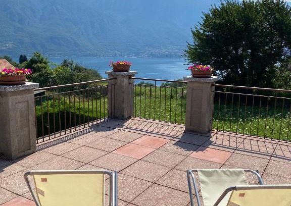 Visgnola Apartment | La Terrazza Deluxe - lake view apartment with terrace