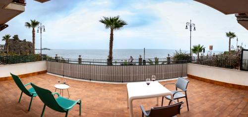Aci Castello Apartment | La Terrazza sul Mare Modern Apartment