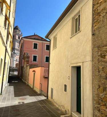 Castelnuovo Magra House | La Tisbe, una casa nel borgo medievale di Castelnuovo Magra