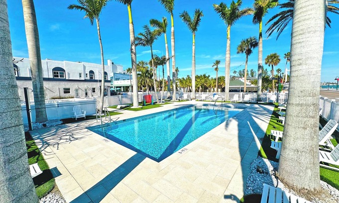 Pass-a-Grille Historic District Apartment | La Tortuga Historic Downtown Pass A Grille St Pete Beach 6