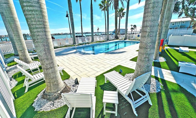 Pass-a-Grille Historic District Apartment | La Tortuga Historic Downtown Pass A Grille St Pete Beach 7