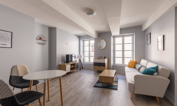 Aubenas Apartment | La Tour - Appt climatisé pour 2