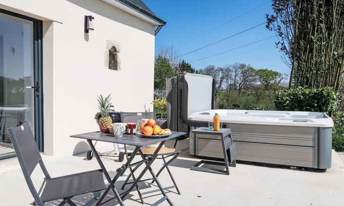Ploneour-Lanvern House | La Trélennette by Interhome