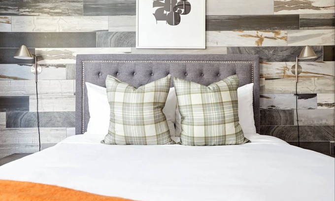 Church and Wellesley Hotel | La TUMU