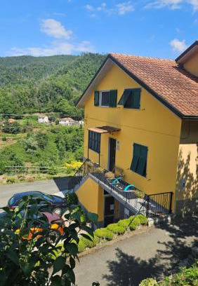 Pignone House | La valle fiorita
