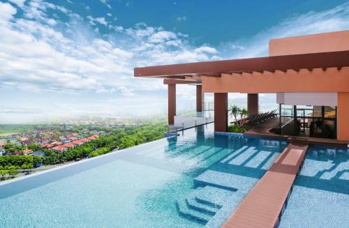 Huong Thuy Hotel | La Vela Hue Hotel