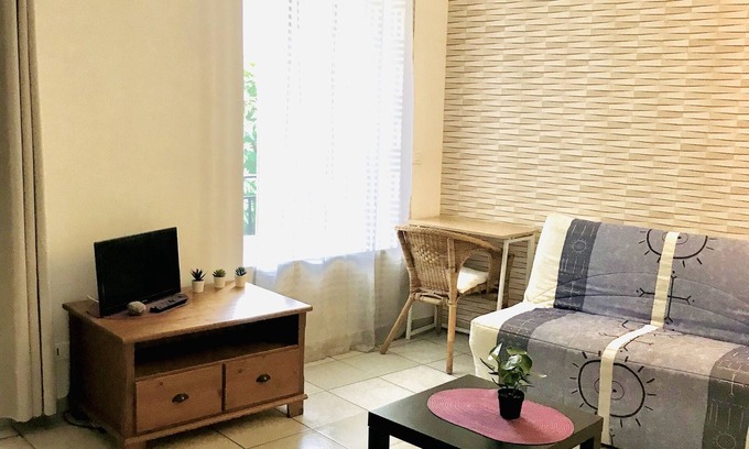 Villemagne-l'Argentiere Apartment | "La verrerie comfortable apartment