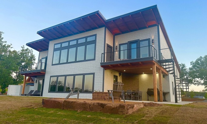 Eufaula House | La Vie au Soleil -Live life in the ☀️ 7 BR Lake Front home-❗️STUNNING views❗️