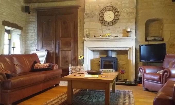 Villeneuve d'Aveyron House | La Vigne - pretty stone and wood house, in the countryside