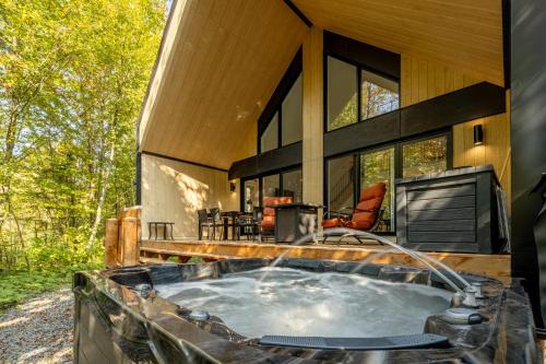 Pont-Rouge Ski Chalet | La Villa des Lucioles & SPA
