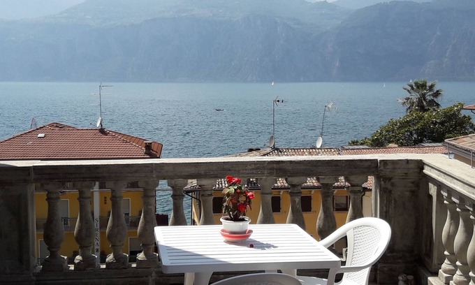 Malcesine House | „LA VILLETTA“ SCHOENES HAEUSCHEN MIT HERRLICHER SEESICHT IN DER ALTSTADT