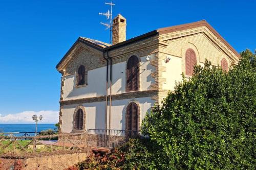 Vasto Villa | La Volpe Nella Pineta