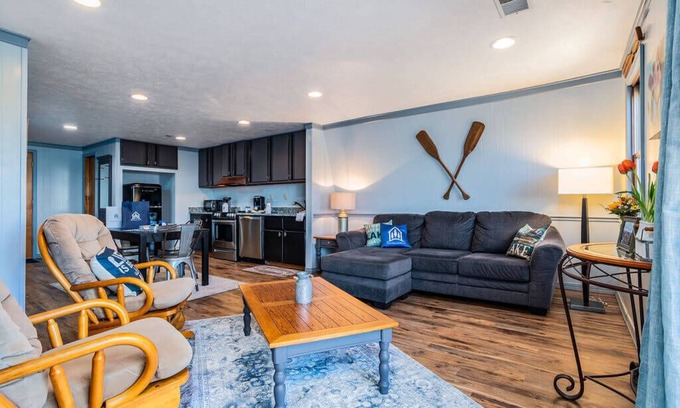 Big Cedars House | Labor Day Open-Lake Front King Suite: Full Kitchen-Deck-Shared Hot Tub-Free Tix Daily