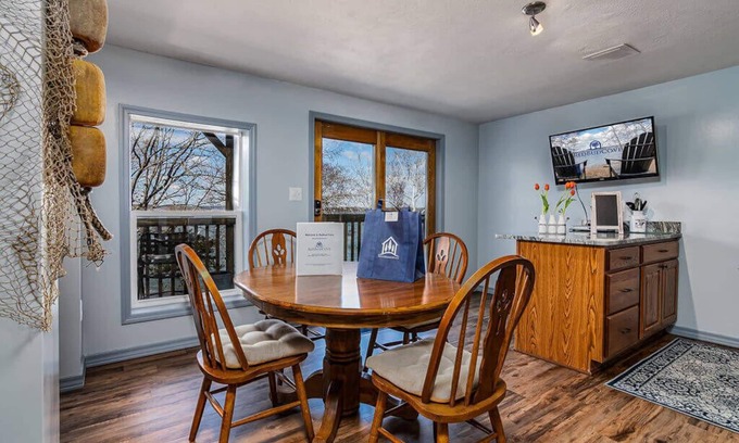 Big Cedars Apartment | Labor Day Open-Lakeside Landing on Table Rock with Access & Free Daily Tickets!