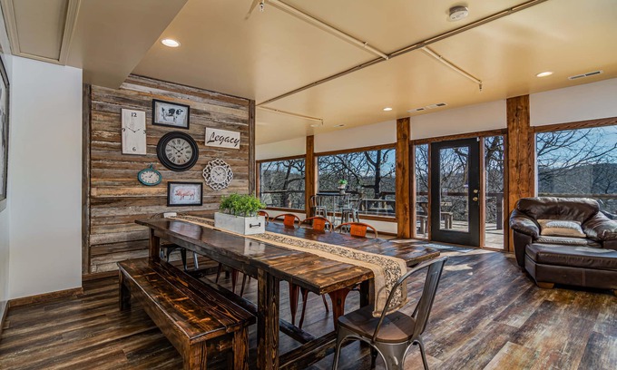 Omaha House | Labor Day Open-Reconnect at Ozark Outdoor! Secluded in Nature-Pvt Firepit & Hot Tub-Near Big Cedar