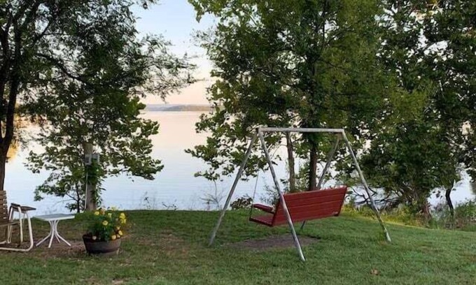 Big Cedars Apartment | Labor Day Open! Suite Relaxation Steps to Table Rock! Near Big Cedar! Free Tickets Daily!