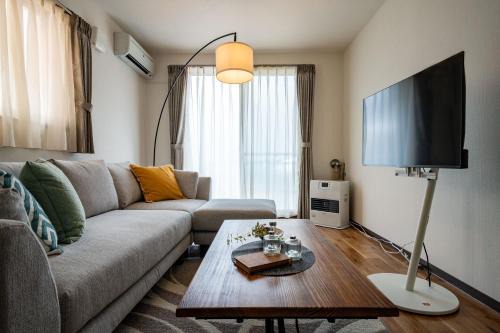 Chuo-ku Apartment | Labradorite
