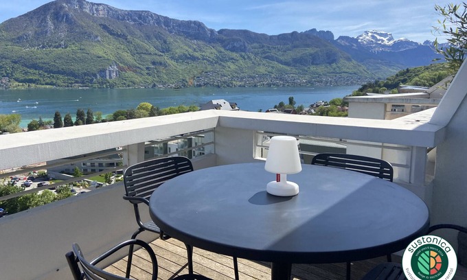 Annecy Old Town Apartment | Lac annecy - 10th floor 360° lake and castle view.