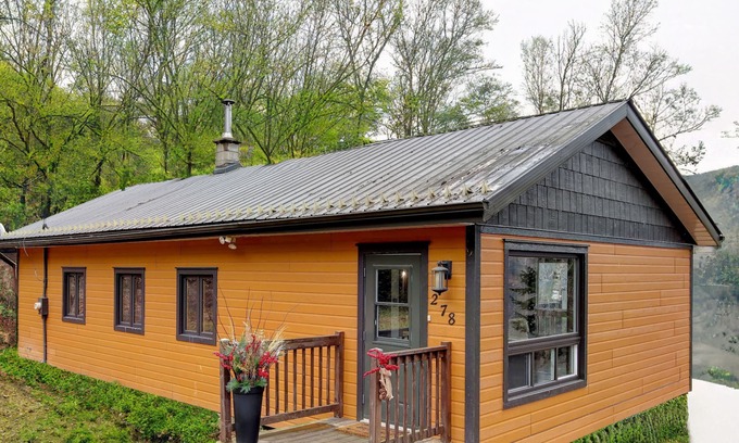 Amherst Ski Chalet | Lac Brochet ☼ Ski Mont-Tremblant ♥ Spa 4 Seasons ♫