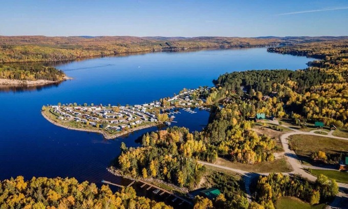 Saint-Michel-des-Saints Ski Chalet | Lac Taureau navigable Public n private docks Beach